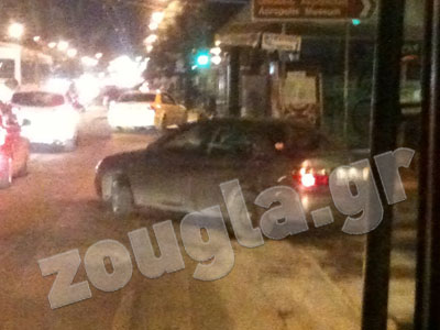 Παράτησε το αυτοκίνητο στον… λεωφορειόδρομο